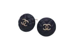 極美品 CHANEL シャネル ココマーク ピアス 重量約4.2g A19C刻印 キルティングモチーフ GP メタル ネイビー ゴールド 両耳用 中古 4c073512