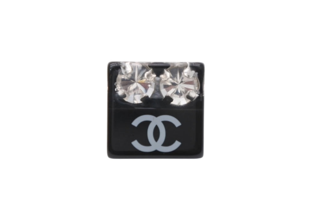 極美品 CHANEL シャネル ココマーク ピアス 重量約2.7g 05P刻印 アクリル ラインストーン ブラック 両耳用 中古 61718