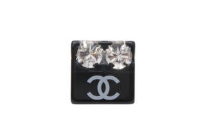 極美品 CHANEL シャネル ココマーク ピアス 重量約2.7g 05P刻印 アクリル ラインストーン ブラック 両耳用 中古 61718