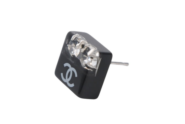 極美品 CHANEL シャネル ココマーク ピアス 重量約2.7g 05P刻印 アクリル ラインストーン ブラック 両耳用 中古 61718
