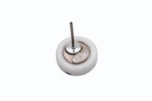 Load image into Gallery viewer, 極美品 CHANEL シャネル ココマーク ラウンドピアス 重量約1.4g 05P刻印 アクリル メタル シルバー ホワイト ブラック 両耳用 中古 61343