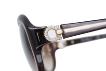 Load image into Gallery viewer, Salvatore Ferragamo サルヴァトーレ フェラガモ サングラス アイウェア SF740SRA サイズ130 ブラウン ラインストーン 美品 中古 4b011290