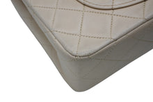 Load image into Gallery viewer, CHANEL シャネル マトラッセ23 Wフラップ Wチェーンショルダーバッグ 2番台 ラムスキン ココマーク ベージュ ゴールド金具 美品 中古 4b011543