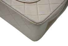 Load image into Gallery viewer, CHANEL シャネル マトラッセ23 Wフラップ Wチェーンショルダーバッグ 2番台 ラムスキン ココマーク ベージュ ゴールド金具 美品 中古 4b011543