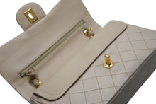 Load image into Gallery viewer, CHANEL シャネル マトラッセ23 Wフラップ Wチェーンショルダーバッグ 2番台 ラムスキン ココマーク ベージュ ゴールド金具 美品 中古 4b011543
