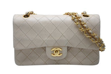 Load image into Gallery viewer, CHANEL シャネル マトラッセ23 Wフラップ Wチェーンショルダーバッグ 2番台 ラムスキン ココマーク ベージュ ゴールド金具 美品 中古 4b011543