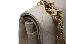 Load image into Gallery viewer, CHANEL シャネル マトラッセ23 Wフラップ Wチェーンショルダーバッグ 2番台 ラムスキン ココマーク ベージュ ゴールド金具 美品 中古 4b011543