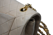 Load image into Gallery viewer, CHANEL シャネル マトラッセ23 Wフラップ Wチェーンショルダーバッグ 2番台 ラムスキン ココマーク ベージュ ゴールド金具 美品 中古 4b011543