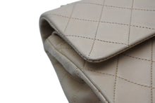 Load image into Gallery viewer, CHANEL シャネル マトラッセ23 Wフラップ Wチェーンショルダーバッグ 2番台 ラムスキン ココマーク ベージュ ゴールド金具 美品 中古 4b011543