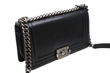 Load image into Gallery viewer, CHANEL シャネル BOY CHANEL ボーイシャネル チェーンショルダーバッグ 15番台 カーフレザー ココマーク ブラック 美品 中古 4b011547