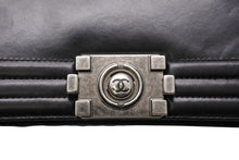 Load image into Gallery viewer, CHANEL シャネル BOY CHANEL ボーイシャネル チェーンショルダーバッグ 15番台 カーフレザー ココマーク ブラック 美品 中古 4b011547