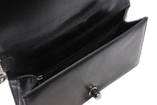 Load image into Gallery viewer, CHANEL シャネル BOY CHANEL ボーイシャネル チェーンショルダーバッグ 15番台 カーフレザー ココマーク ブラック 美品 中古 4b011547