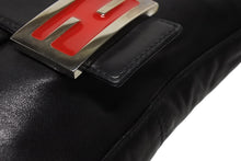 Load image into Gallery viewer, FENDI フェンディ マンマバケット ワンショルダーバッグ ブラック レザー シルバー金具 美品 中古 4b011548
