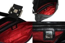 Load image into Gallery viewer, FENDI フェンディ マンマバケット ワンショルダーバッグ ブラック レザー シルバー金具 美品 中古 4b011548