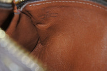 Load image into Gallery viewer, LOUIS VUITTON ルイヴィトン パピヨン30 ハンドバッグ M51365 旧型 モノグラムキャンバス ブラウン 美品 中古 4b011561