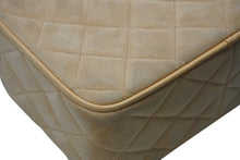 Load image into Gallery viewer, CHANEL シャネル チェーンショルダーバッグ 2番台 ココマーク スウェード ベージュ フリンジ ゴールド金具 美品 中古 4b011576