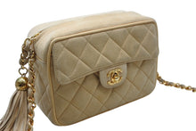 Load image into Gallery viewer, CHANEL シャネル チェーンショルダーバッグ 2番台 ココマーク スウェード ベージュ フリンジ ゴールド金具 美品 中古 4b011576