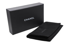 Load image into Gallery viewer, 極美品 CHANEL シャネル リップスティックケース AP2192 31番台 ココマーク カーフスキン レッド ゴールド金具 中古 4b011580