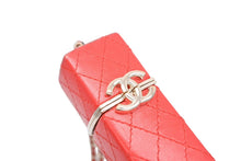 Load image into Gallery viewer, 極美品 CHANEL シャネル リップスティックケース AP2192 31番台 ココマーク カーフスキン レッド ゴールド金具 中古 4b011580