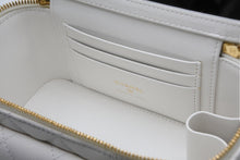 Load image into Gallery viewer, 極美品 CHANEL シャネル チェーンショルダー ヴァニティバッグ AP3017 ランダム番台 ココマーク キャビアスキン トップハンドル 中古 4b011585