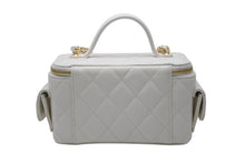 Load image into Gallery viewer, 極美品 CHANEL シャネル チェーンショルダー ヴァニティバッグ AP3017 ランダム番台 ココマーク キャビアスキン トップハンドル 中古 4b011585