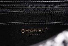 Load image into Gallery viewer, 極美品 CHANEL シャネル ミニマトラッセ20 チェーンショルダーバッグ AS4384 ランダム番台 ココマーク ツイード ゴールド金具 中古 4b011588