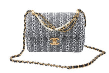 Load image into Gallery viewer, 極美品 CHANEL シャネル ミニマトラッセ20 チェーンショルダーバッグ AS4384 ランダム番台 ココマーク ツイード ゴールド金具 中古 4b011588