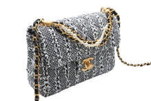 Load image into Gallery viewer, 極美品 CHANEL シャネル ミニマトラッセ20 チェーンショルダーバッグ AS4384 ランダム番台 ココマーク ツイード ゴールド金具 中古 4b011588