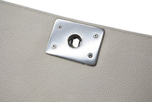 Load image into Gallery viewer, CHANEL シャネル BOY CHANEL25 ボーイシャネル25 チェーンショルダーバッグ 25番台 ココマーク キャビアスキン アイボリー 美品 中古 4b011589