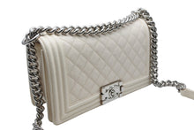 Load image into Gallery viewer, CHANEL シャネル BOY CHANEL25 ボーイシャネル25 チェーンショルダーバッグ 25番台 ココマーク キャビアスキン アイボリー 美品 中古 4b011589