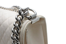 Load image into Gallery viewer, CHANEL シャネル BOY CHANEL25 ボーイシャネル25 チェーンショルダーバッグ 25番台 ココマーク キャビアスキン アイボリー 美品 中古 4b011589