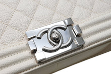 Load image into Gallery viewer, CHANEL シャネル BOY CHANEL25 ボーイシャネル25 チェーンショルダーバッグ 25番台 ココマーク キャビアスキン アイボリー 美品 中古 4b011589