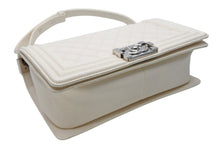 Load image into Gallery viewer, CHANEL シャネル BOY CHANEL25 ボーイシャネル25 チェーンショルダーバッグ 25番台 ココマーク キャビアスキン アイボリー 美品 中古 4b011589