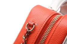 Load image into Gallery viewer, 極美品 CHANEL シャネル ヴァニティ チェーンショルダーバッグ A93342 26番台 CCフィリグリー ココマーク キャビアスキン 中古 4b011591