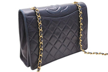 Load image into Gallery viewer, CHANEL シャネル ココマーク マトラッセ ショルダーバッグ 1番台 ネイビー ラムスキン ゴールド金具 中古 4b011684