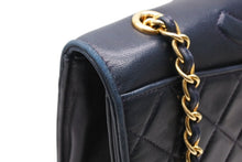 Load image into Gallery viewer, CHANEL シャネル ココマーク マトラッセ ショルダーバッグ 1番台 ネイビー ラムスキン ゴールド金具 中古 4b011684