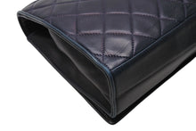 Load image into Gallery viewer, CHANEL シャネル ココマーク マトラッセ ショルダーバッグ 1番台 ネイビー ラムスキン ゴールド金具 中古 4b011684