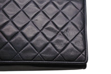 Load image into Gallery viewer, CHANEL シャネル ココマーク マトラッセ ショルダーバッグ 1番台 ネイビー ラムスキン ゴールド金具 中古 4b011684
