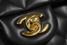 Load image into Gallery viewer, CHANEL シャネル マトラッセ 25 Wフラップ Wチェーン ショルダーバッグ ブラック ラムスキン 18番台 ゴールド金具 美品 中古 4b011631