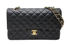 Load image into Gallery viewer, CHANEL シャネル マトラッセ 25 Wフラップ Wチェーン ショルダーバッグ ブラック ラムスキン 18番台 ゴールド金具 美品 中古 4b011631