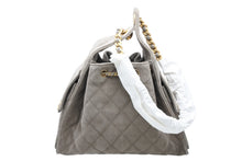 Load image into Gallery viewer, 新品未使用 CHANEL シャネル CHANEL 25 スモール チェーンショルダーバッグ AS5293 ランダム番台 ココマーク グレージュ 中古 4b011820