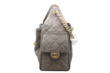Load image into Gallery viewer, 新品未使用 CHANEL シャネル CHANEL 25 スモール チェーンショルダーバッグ AS5293 ランダム番台 ココマーク グレージュ 中古 4b011820