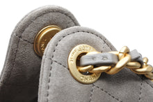 Load image into Gallery viewer, 新品未使用 CHANEL シャネル CHANEL 25 スモール チェーンショルダーバッグ AS5293 ランダム番台 ココマーク グレージュ 中古 4b011820