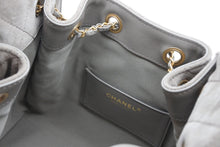 Load image into Gallery viewer, 新品未使用 CHANEL シャネル CHANEL 25 スモール チェーンショルダーバッグ AS5293 ランダム番台 ココマーク グレージュ 中古 4b011820