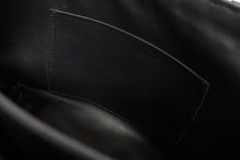 Load image into Gallery viewer, 新品同様品 BOTTEGAVENETA ボッテガヴェネタ イントレチャート ショルダーバッグ 600519VCPP1 ブラック レザー シルバー金具 中古 4b011640