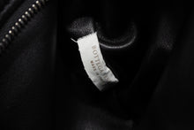Load image into Gallery viewer, 新品同様品 BOTTEGAVENETA ボッテガヴェネタ イントレチャート ショルダーバッグ 600519VCPP1 ブラック レザー シルバー金具 中古 4b011640