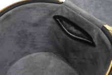 Load image into Gallery viewer, LOUIS VUITTON ルイヴィトン カンヌ エピ ノワール ハンドバッグ M48032 エピレザー ブラック ゴールド金具 美品 中古 4b011889