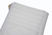 Load image into Gallery viewer, 新品同様 CHANEL シャネル ビジュー フラグメントケース ランダム番台 カードケース ホワイト ラムスキン ココマーク AP4731 ゴールド金具 中古 4b011827