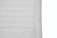 Load image into Gallery viewer, 新品同様 CHANEL シャネル ビジュー フラグメントケース ランダム番台 カードケース ホワイト ラムスキン ココマーク AP4731 ゴールド金具 中古 4b011827