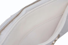 Load image into Gallery viewer, 新品同様 CHANEL シャネル ビジュー フラグメントケース ランダム番台 カードケース ホワイト ラムスキン ココマーク AP4731 ゴールド金具 中古 4b011827